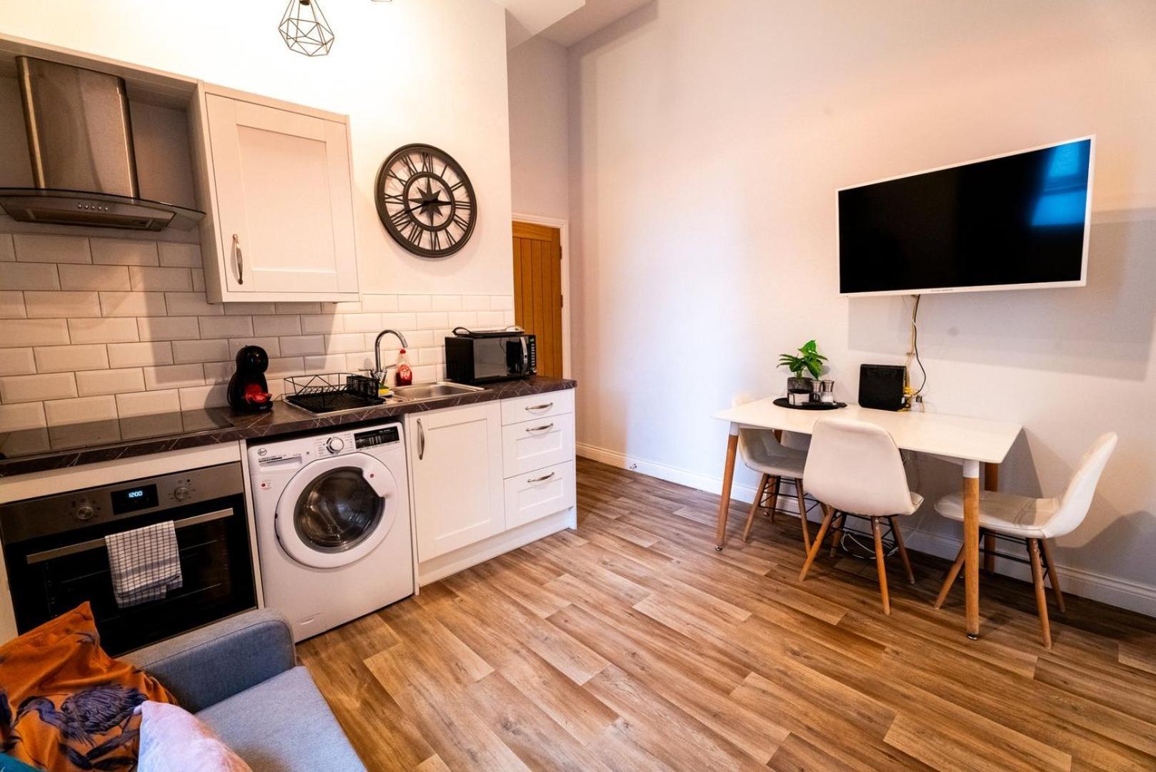Free Parking | Smart Tv | 4 Guests Lejlighed Swansea Værelse billede
