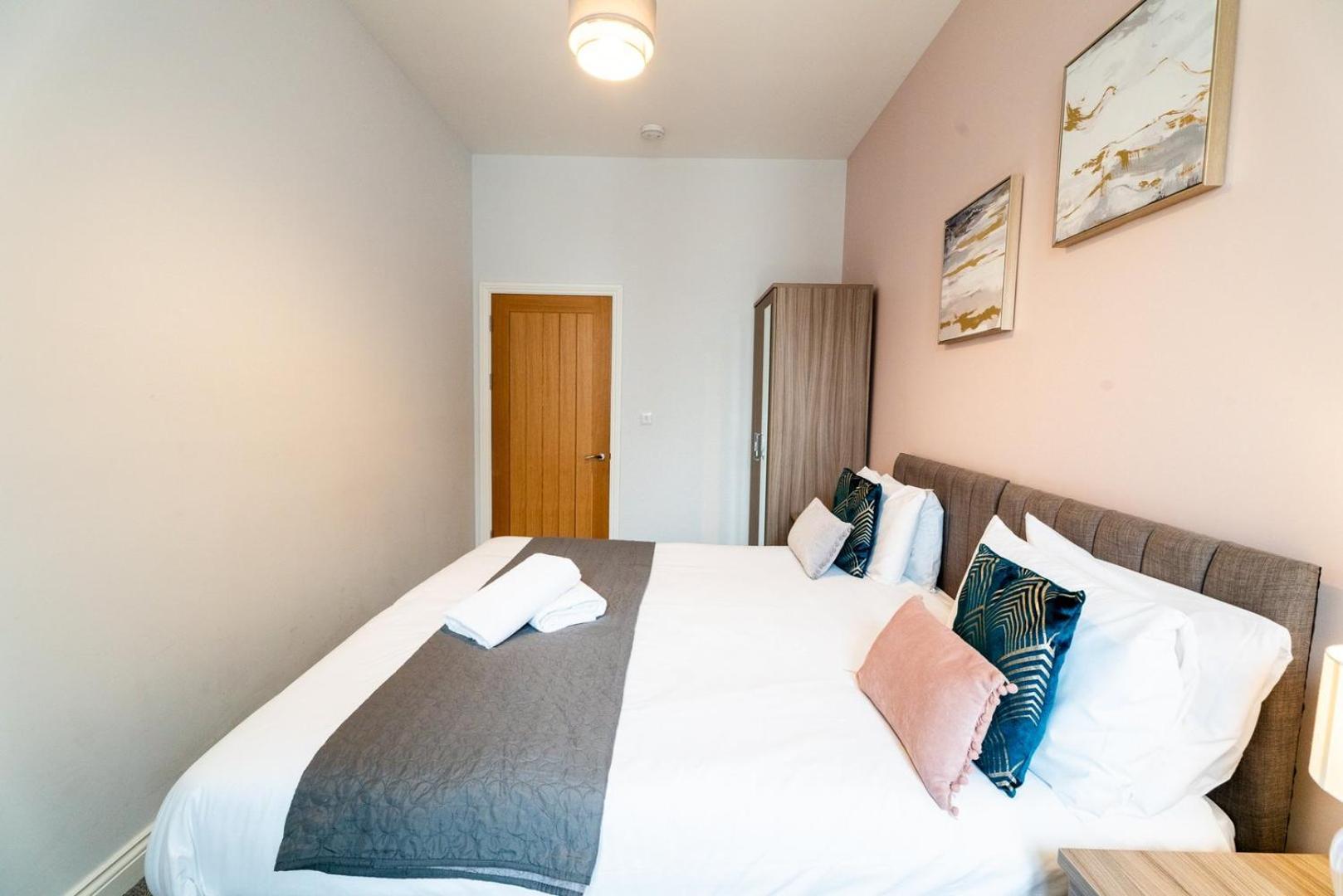 Free Parking | Smart Tv | 4 Guests Lejlighed Swansea Værelse billede