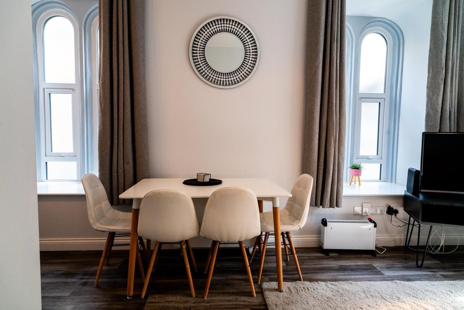Free Parking | Smart Tv | 4 Guests Lejlighed Swansea Værelse billede