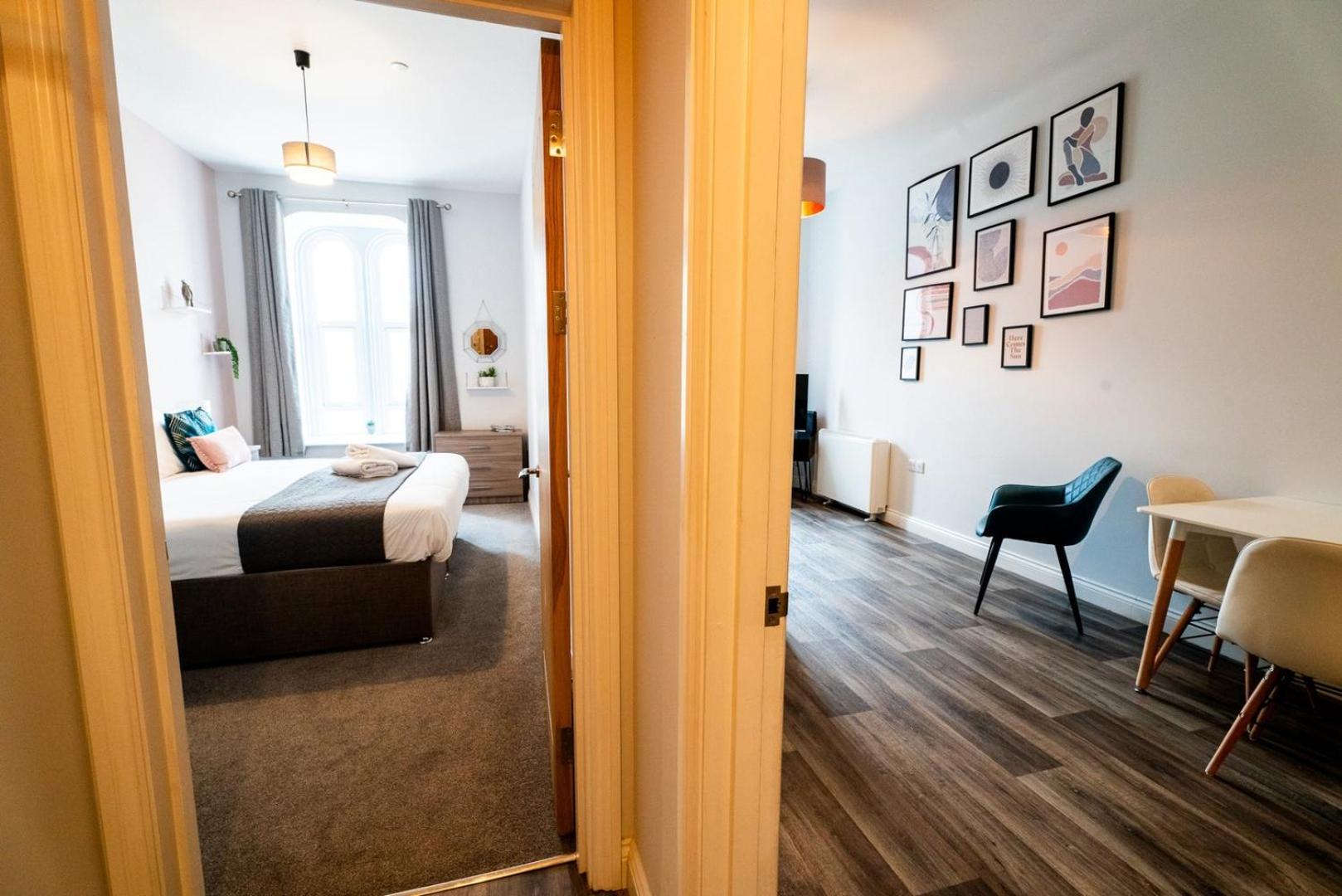 Free Parking | Smart Tv | 4 Guests Lejlighed Swansea Værelse billede